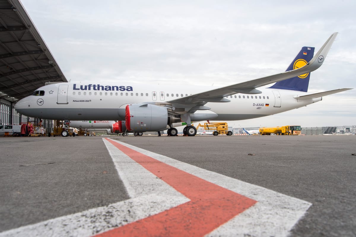World’s First Airbus A320neo Lands at Lufthansa Base