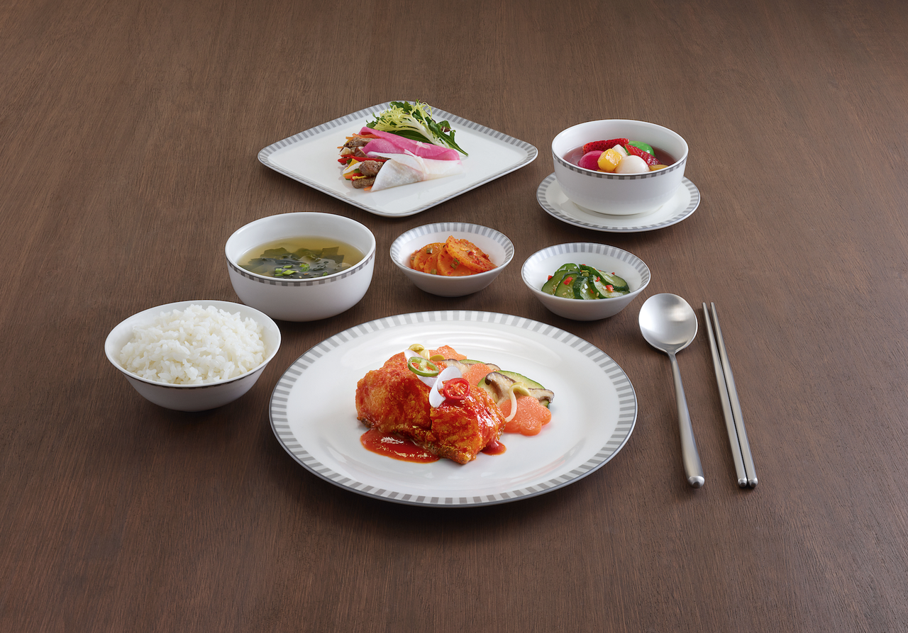 Business Class Dining Singapore Airlines